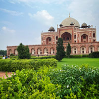 Nizamuddin's Tomb, New Delhi, a forerunner to the Taj