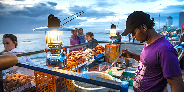 Colombo business hotels review and fun guide - street food along Marine Drive of an evening